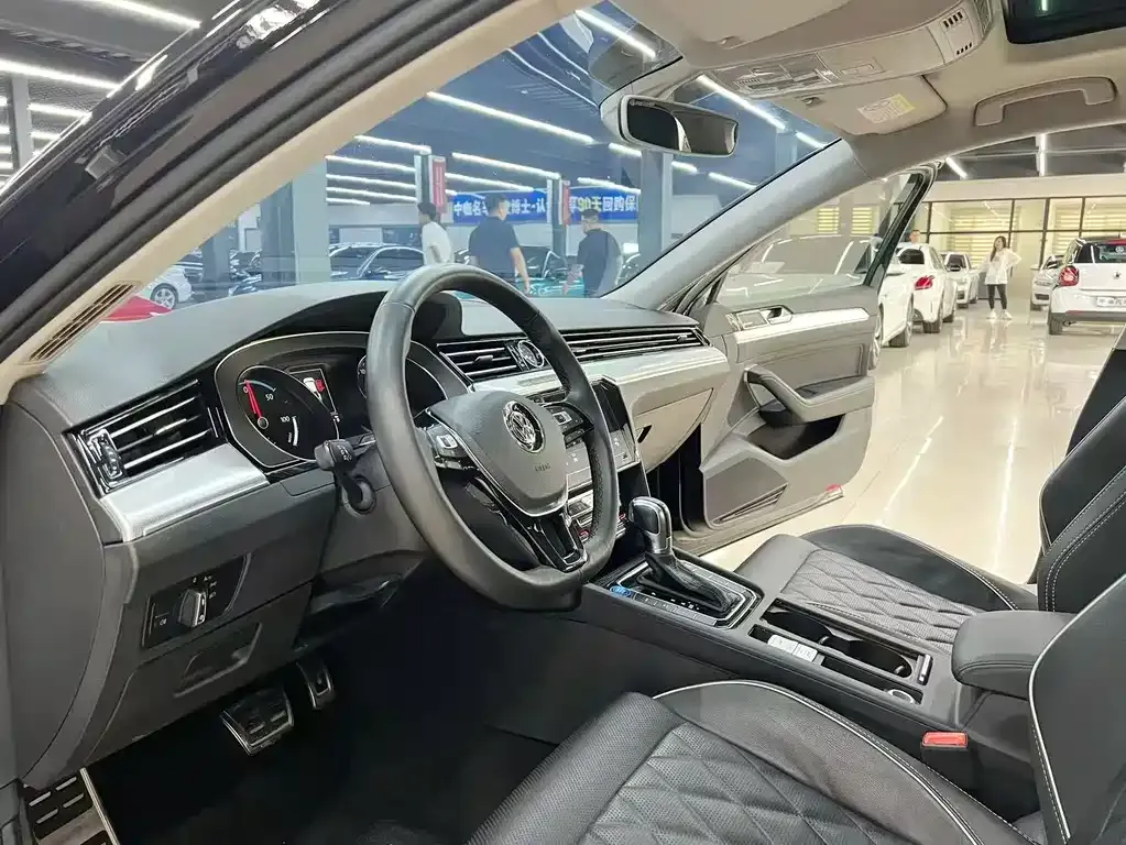Volkswagen Magotan GTE PHEV 2021 из CN, фото 5