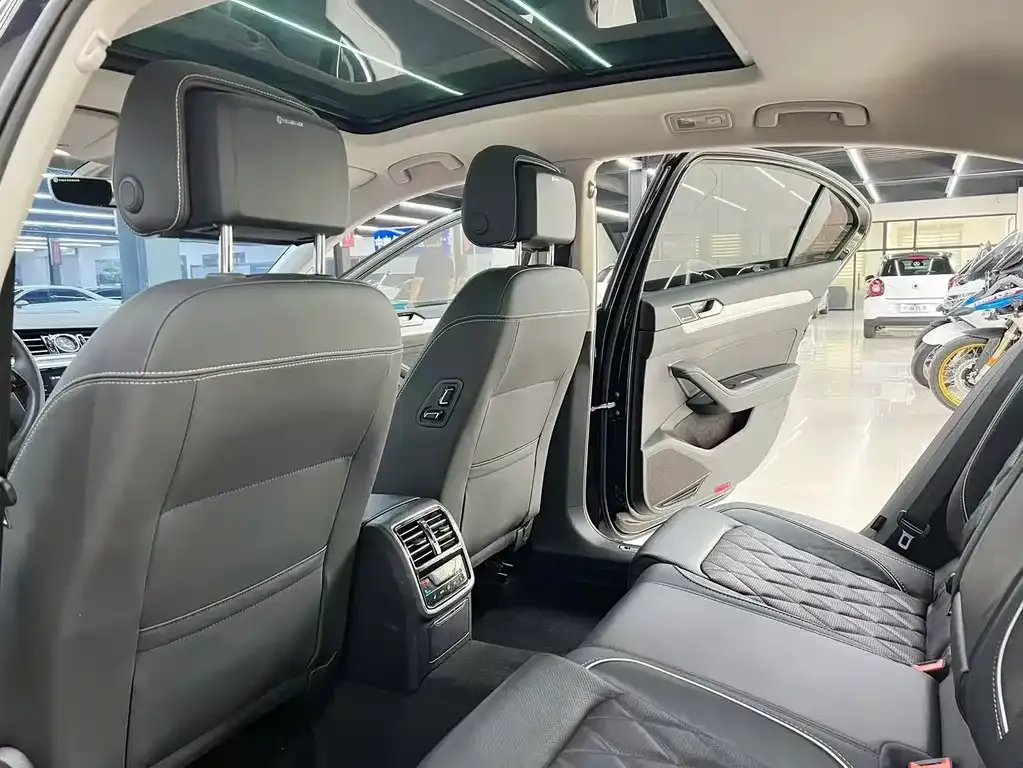 Volkswagen Magotan GTE PHEV 2021 из CN, фото 6