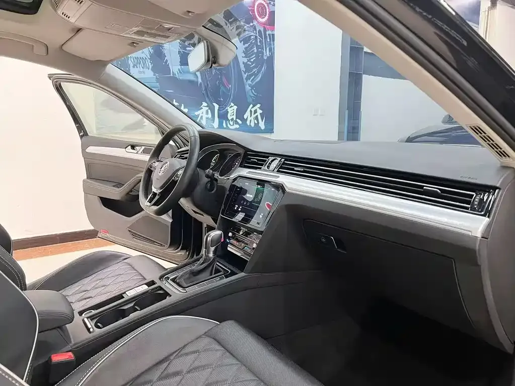 Volkswagen Magotan GTE PHEV 2021 из CN, фото 7