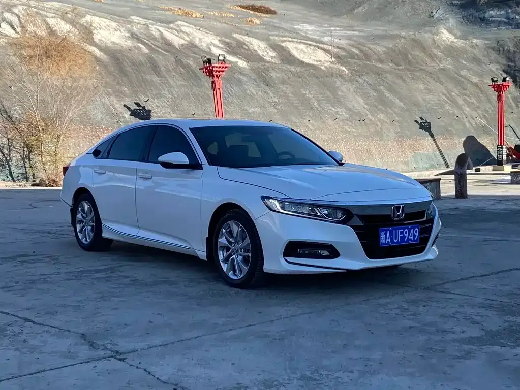 Honda Accord — фото 1
