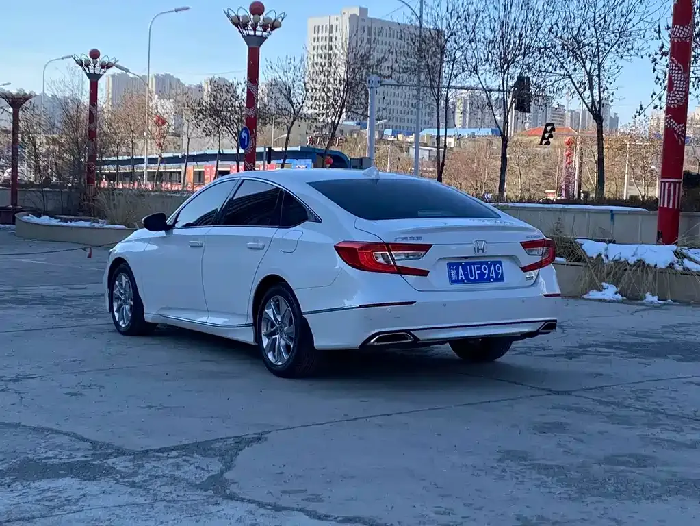 Honda Accord — фото 10