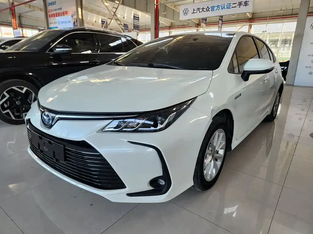 Toyota Corolla — фото 1