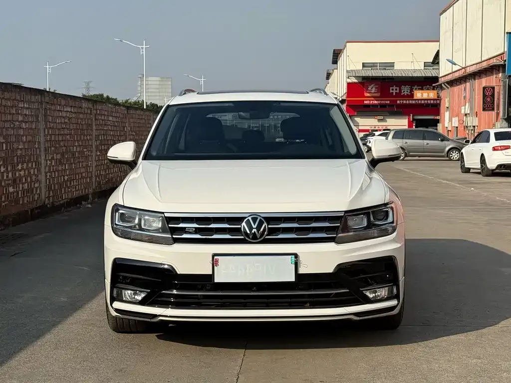 Volkswagen Tiguan L — фото 2