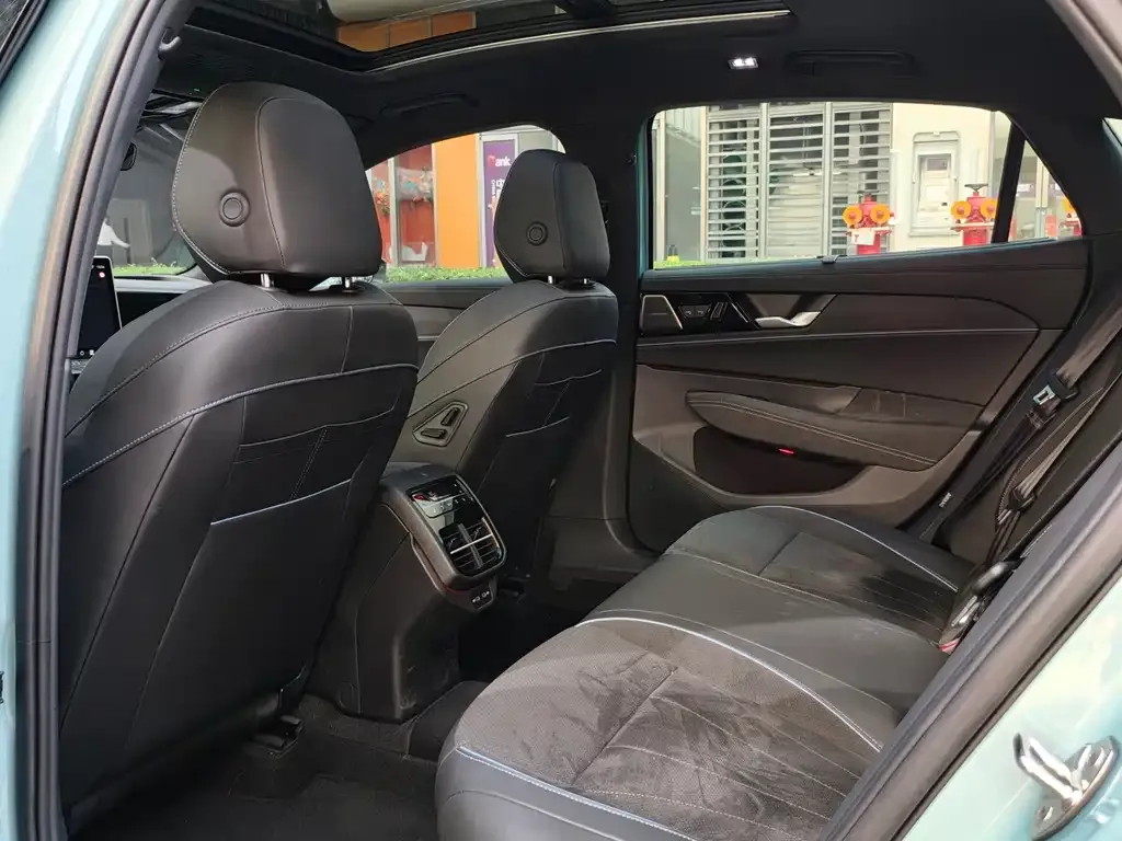 Volkswagen Passat 2024 из CN, фото 9