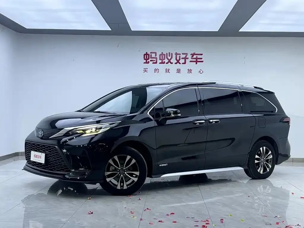 Toyota Granvia 2023 из CN, фото 1
