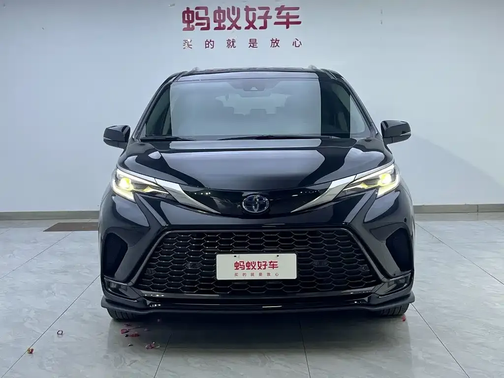 Toyota Granvia 2023 из CN, фото 2