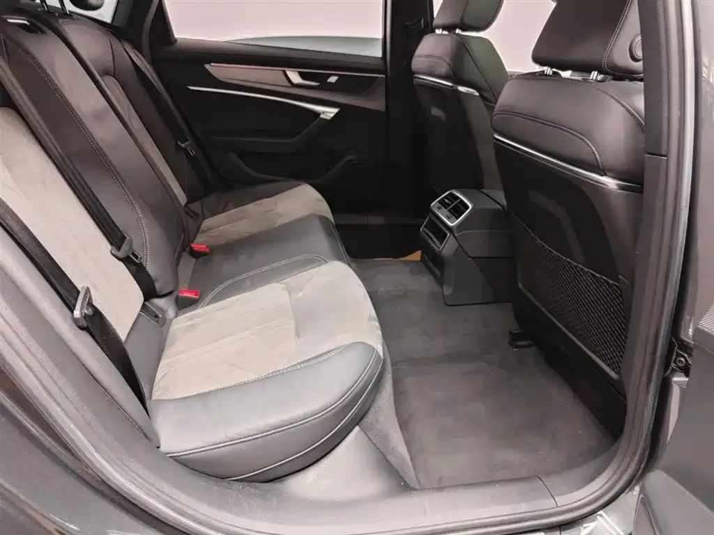 Audi A6L 2021 из CN, фото 9