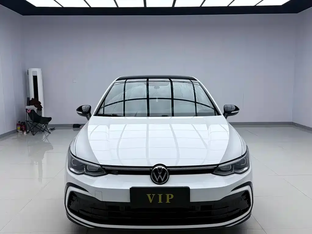 Volkswagen Golf 2023 из CN, фото 2