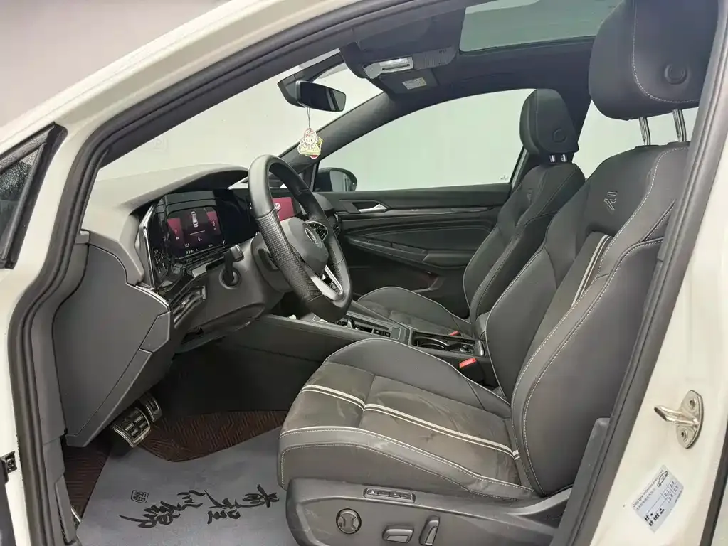 Volkswagen Golf 2023 из CN, фото 7