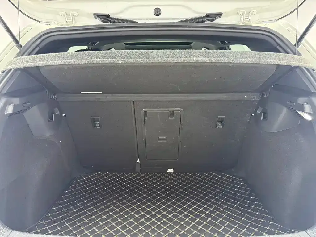 Volkswagen Golf 2023 из CN, фото 9