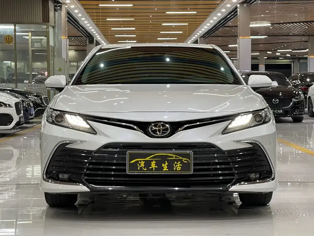 Toyota Camry — фото 3