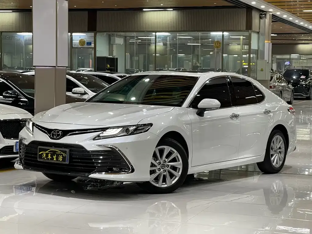 Toyota Camry — фото 4