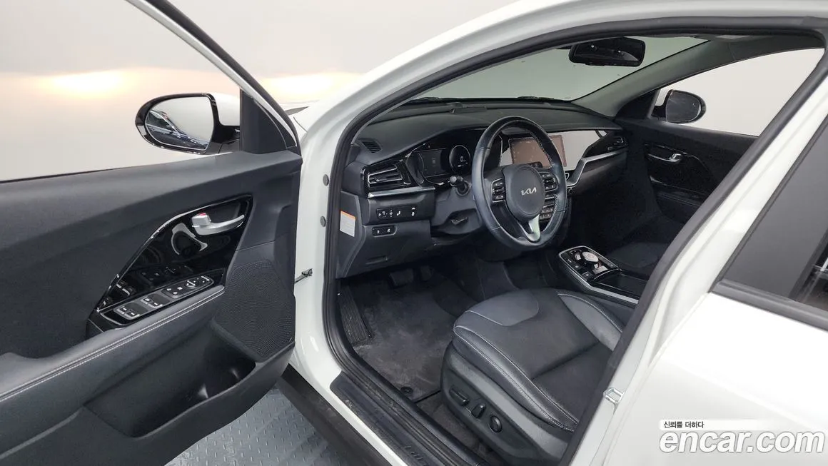 Kia Niro — фото 10