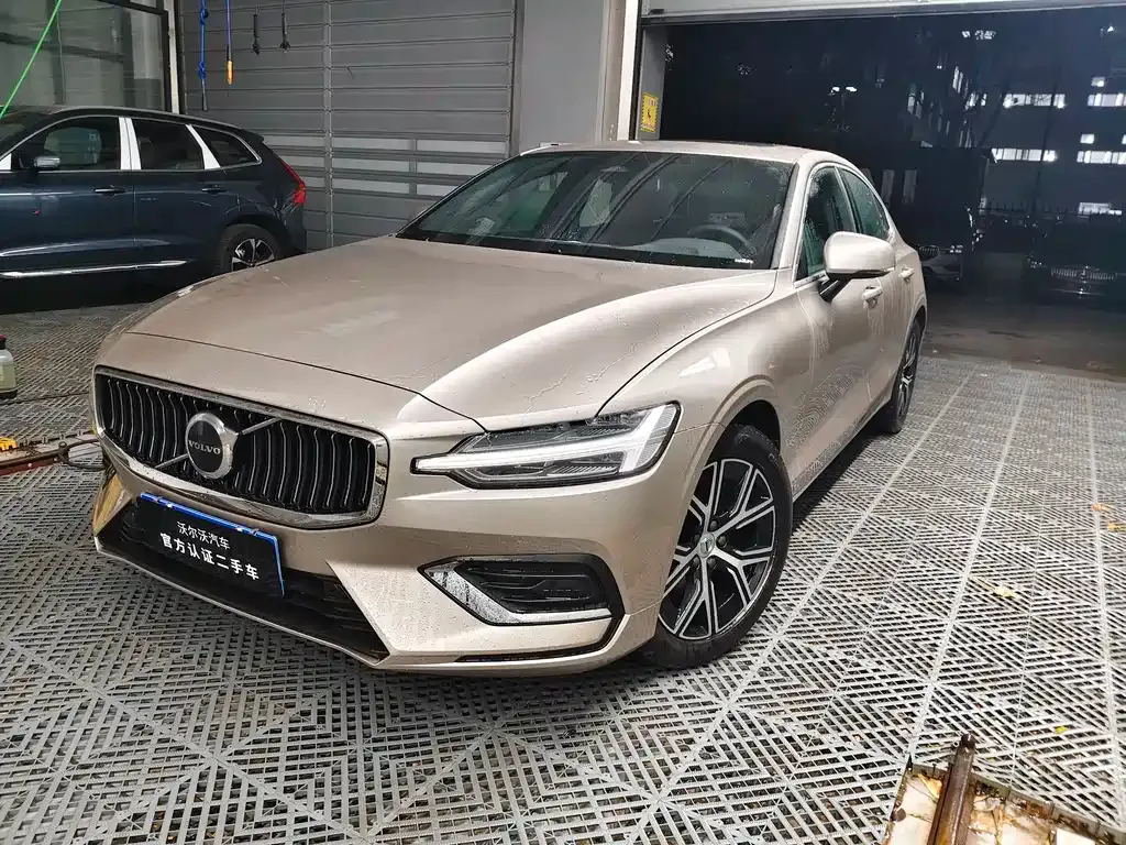 Volvo S60 2025 из CN, фото 1