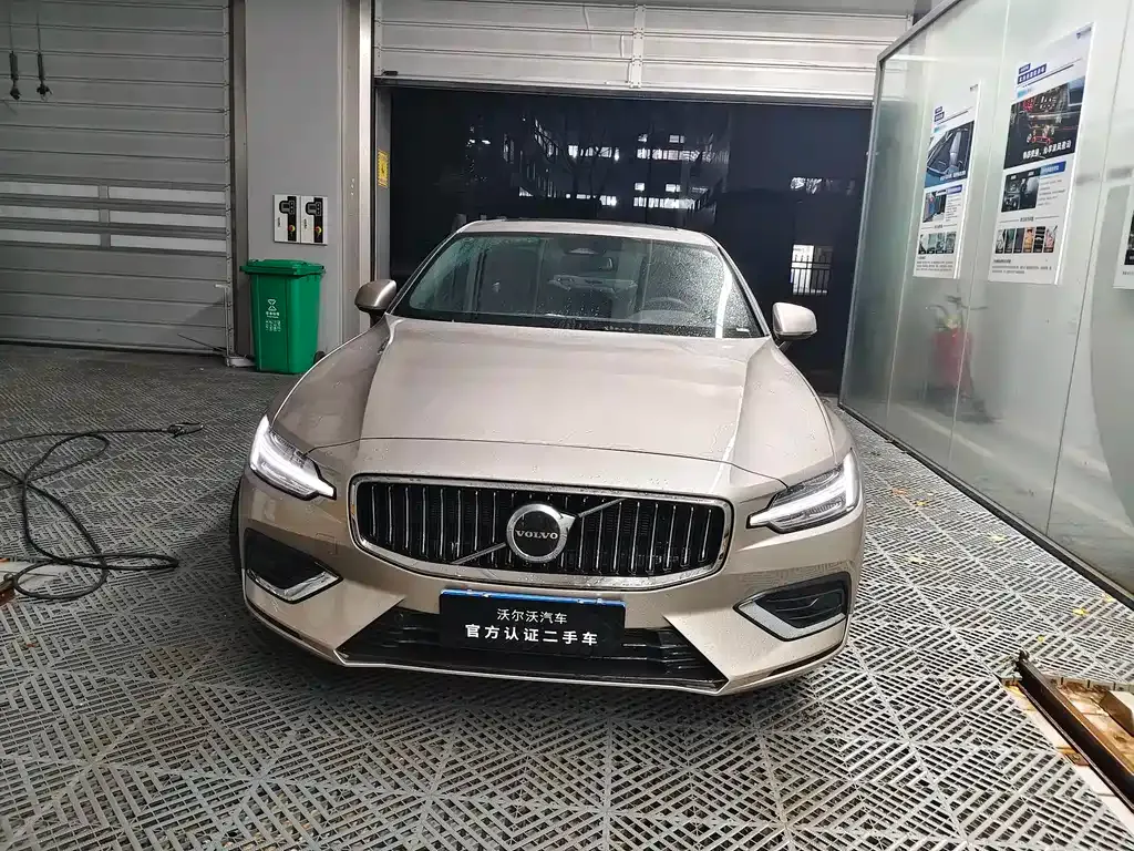 Volvo S60 2025 из CN, фото 2