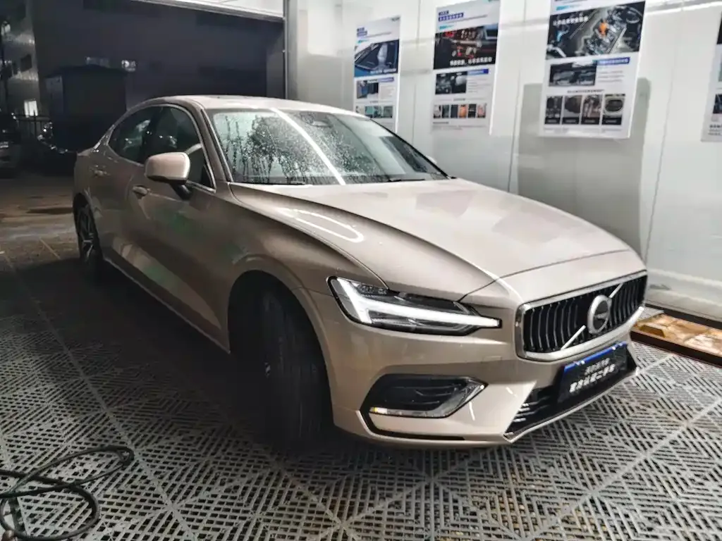 Volvo S60 2025 из CN, фото 3