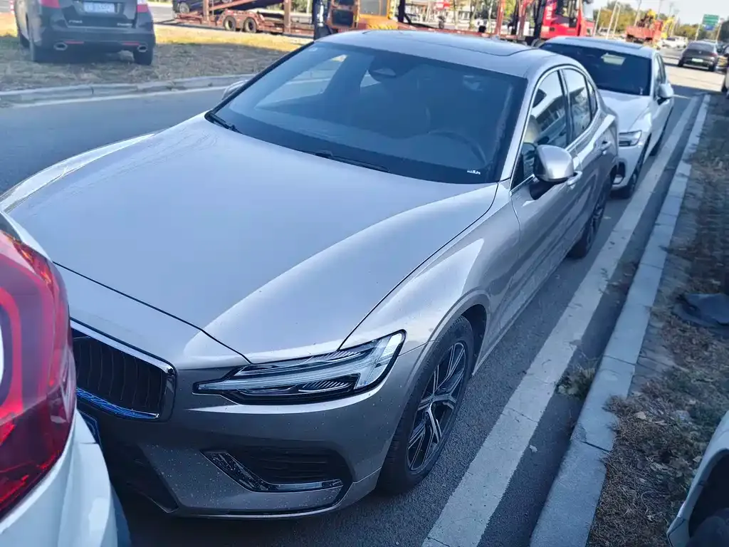 Volvo S60 2025 из CN, фото 6