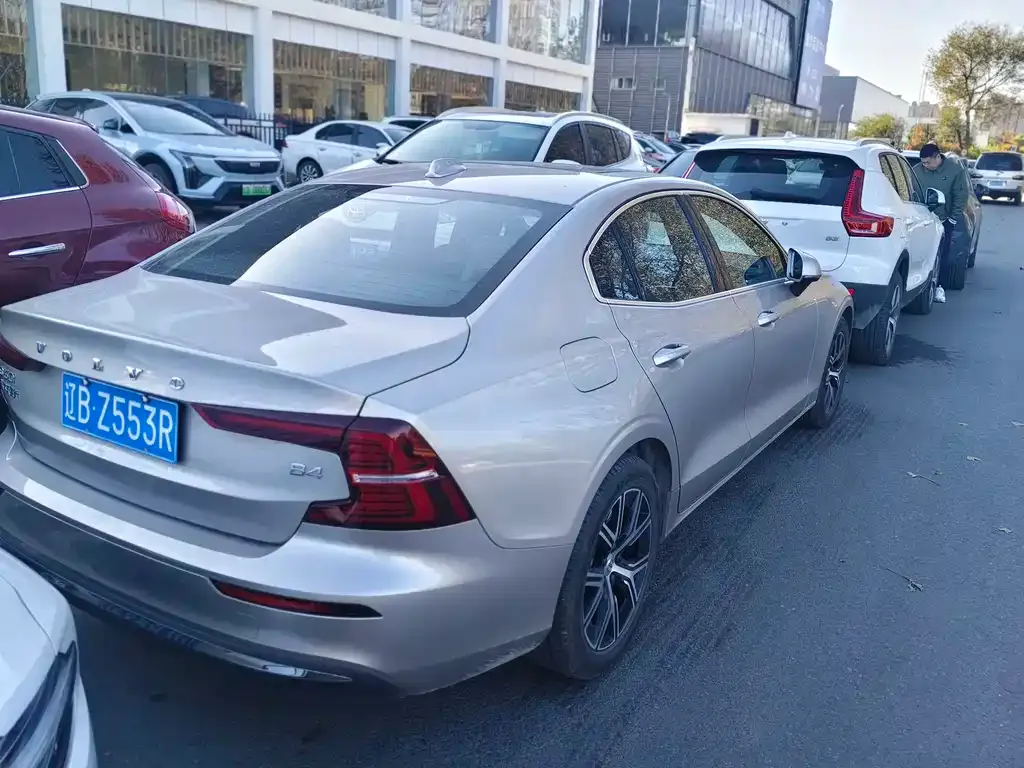 Volvo S60 2025 из CN, фото 7