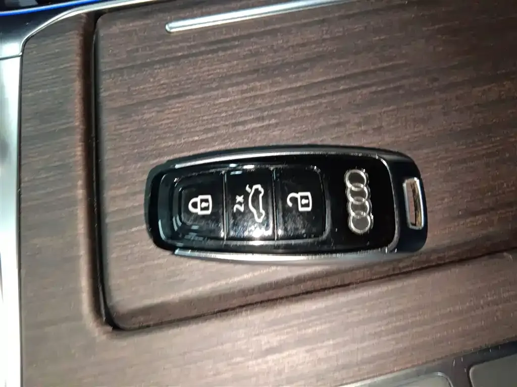 Audi A7L 2021 из CN, фото 9