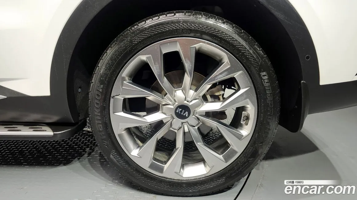 Kia Sorento — фото 5