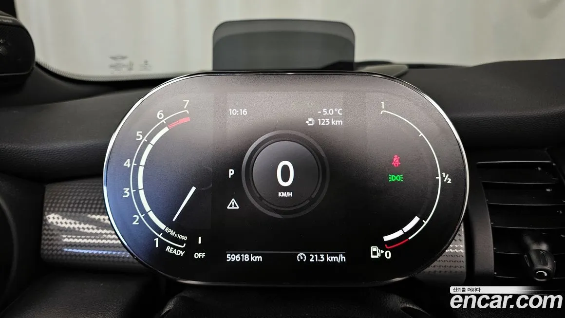 Mini Cooper Convertible 2021 из KR, фото 8