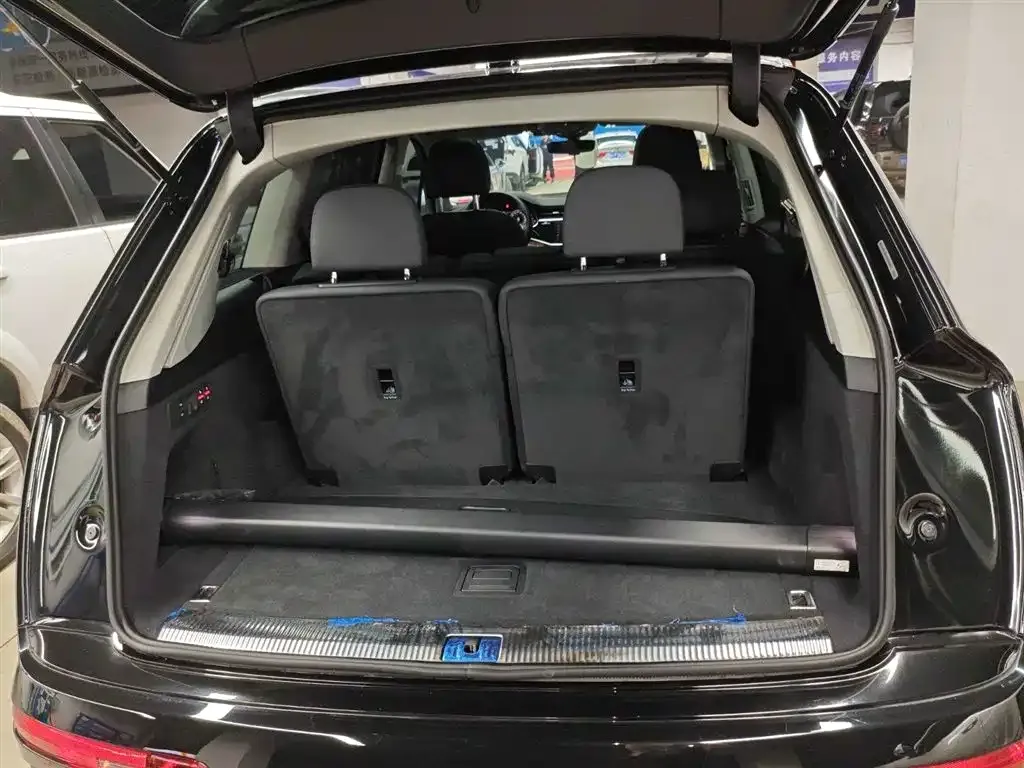 Audi Q7 2023 из CN, фото 10
