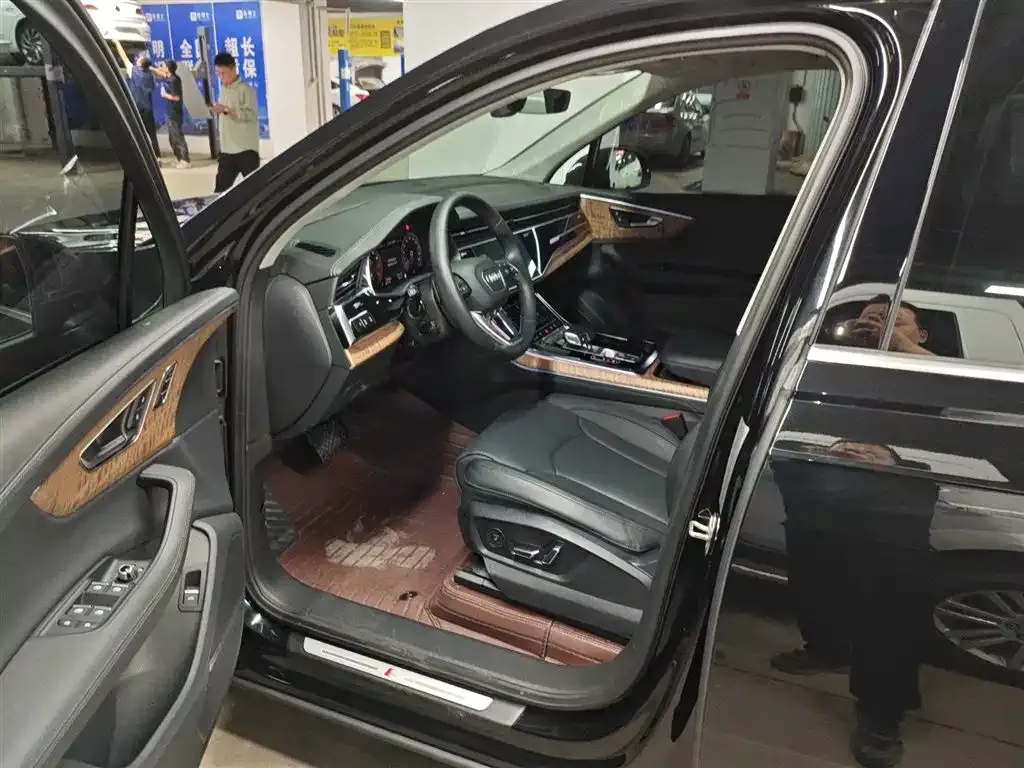 Audi Q7 2023 из CN, фото 4
