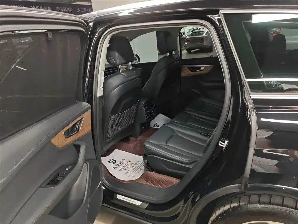 Audi Q7 2023 из CN, фото 5