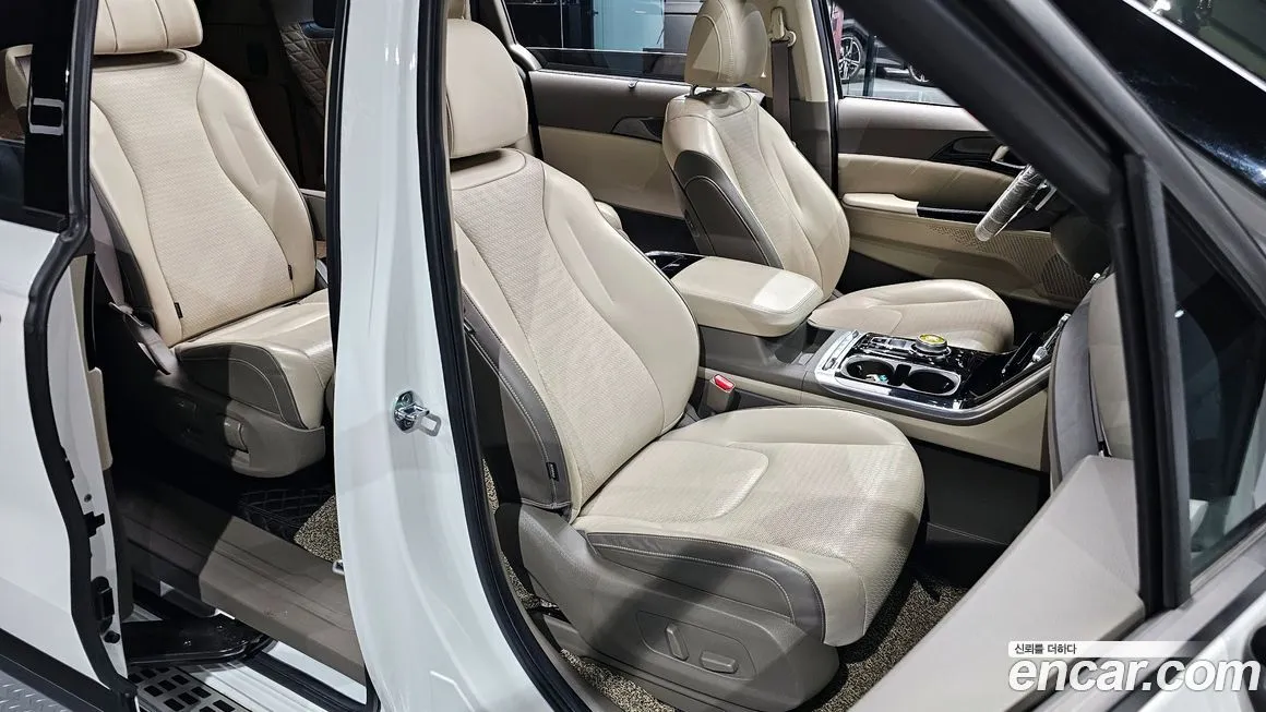 Kia Carnival — фото 10
