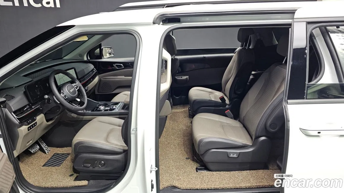Kia Carnival — фото 10