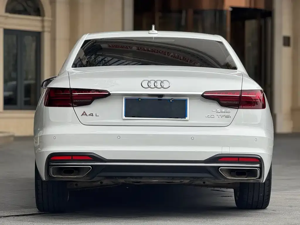 Audi A4L 2021 из CN, фото 10