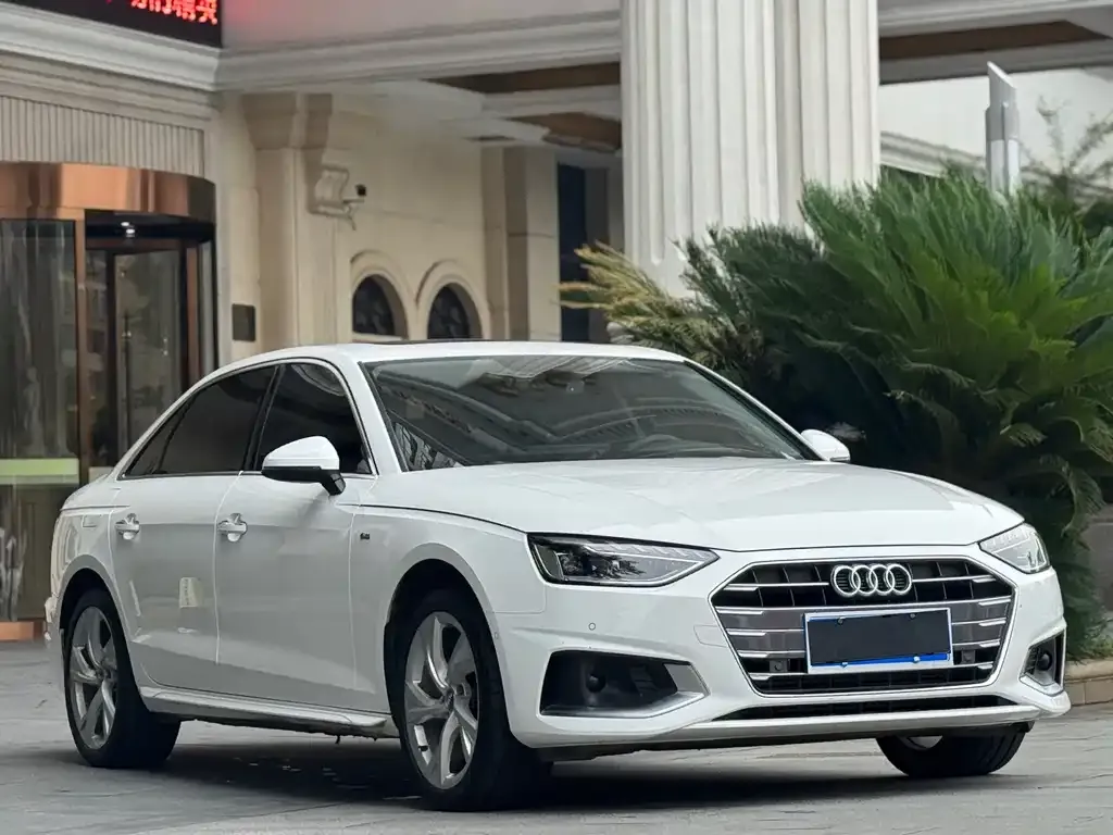 Audi A4L 2021 из CN, фото 2