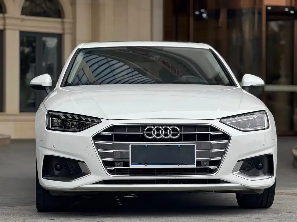 Audi A4L 2021 из CN, фото 3