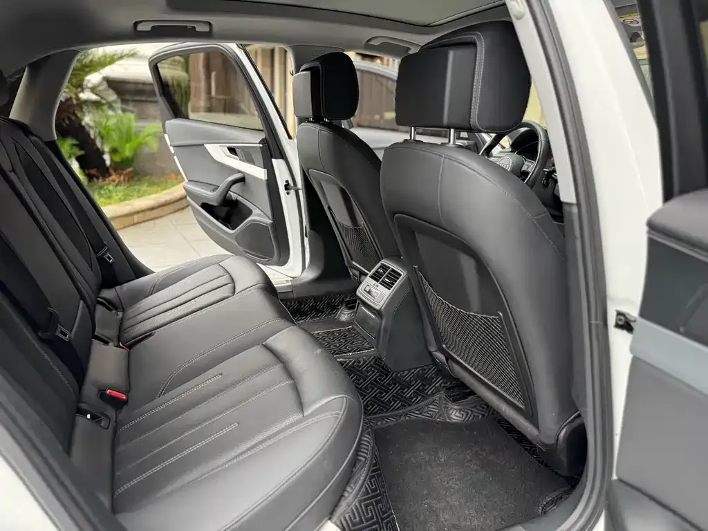 Audi A4L 2021 из CN, фото 5