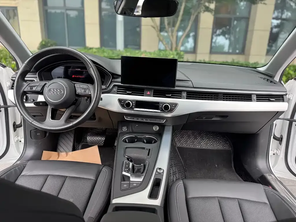 Audi A4L 2021 из CN, фото 6