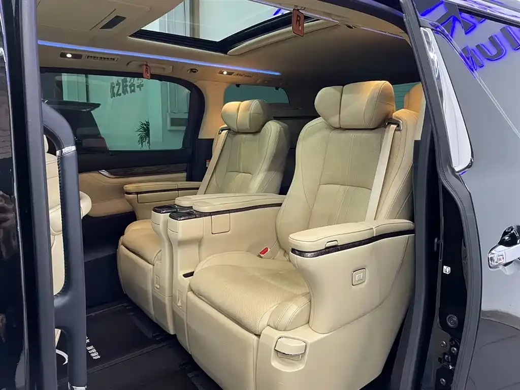 Toyota Vellfire 2023 из CN, фото 9