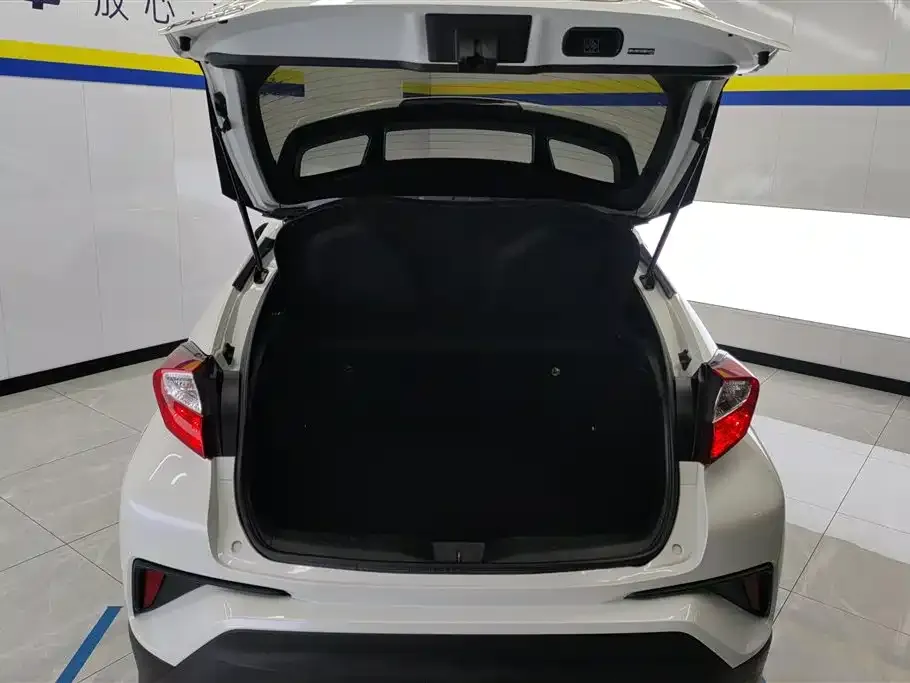 Toyota C-HR 2021 из CN, фото 4