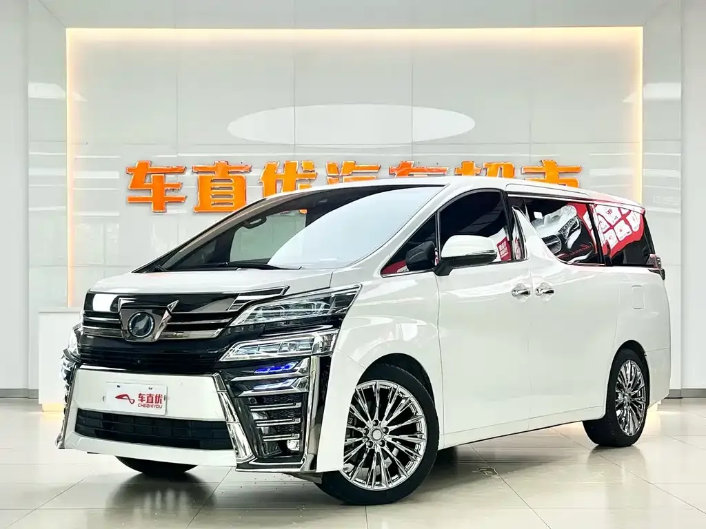 Toyota Vellfire — фото 1