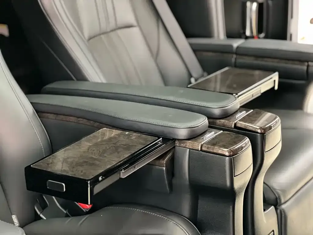 Toyota Vellfire — фото 10