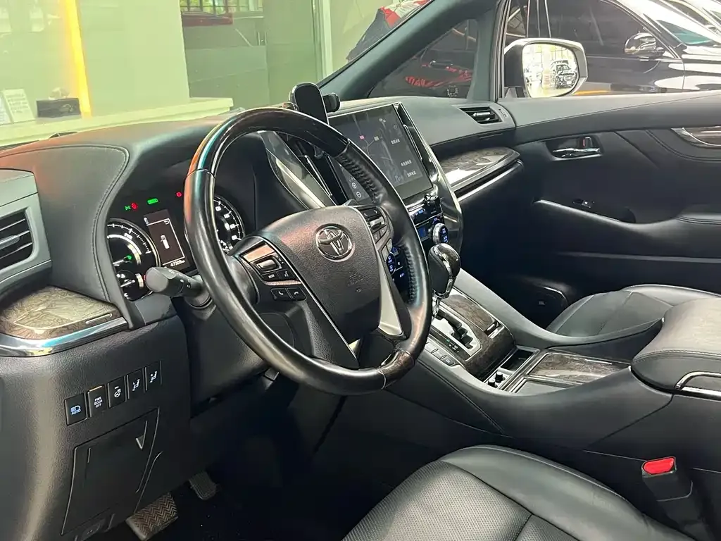 Toyota Vellfire — фото 7