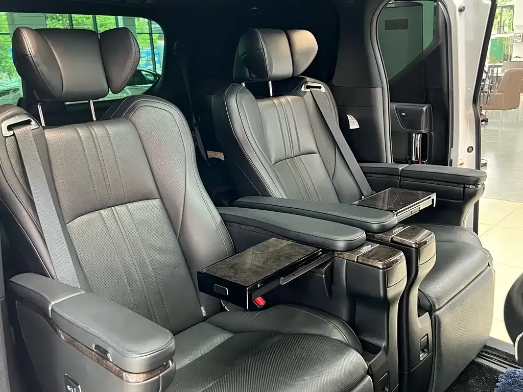 Toyota Vellfire — фото 9