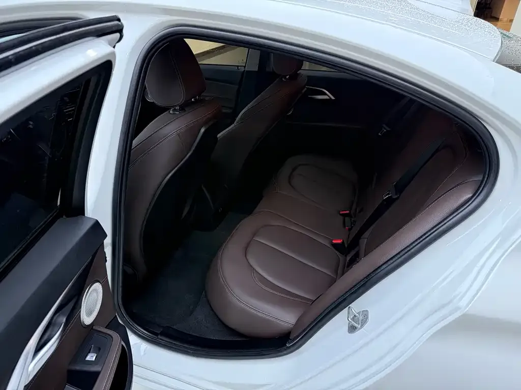 BMW 1 Series 2021 из CN, фото 9
