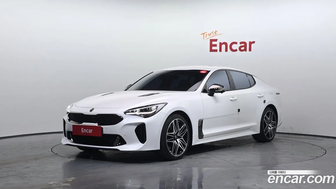 Kia Stinger — фото 1