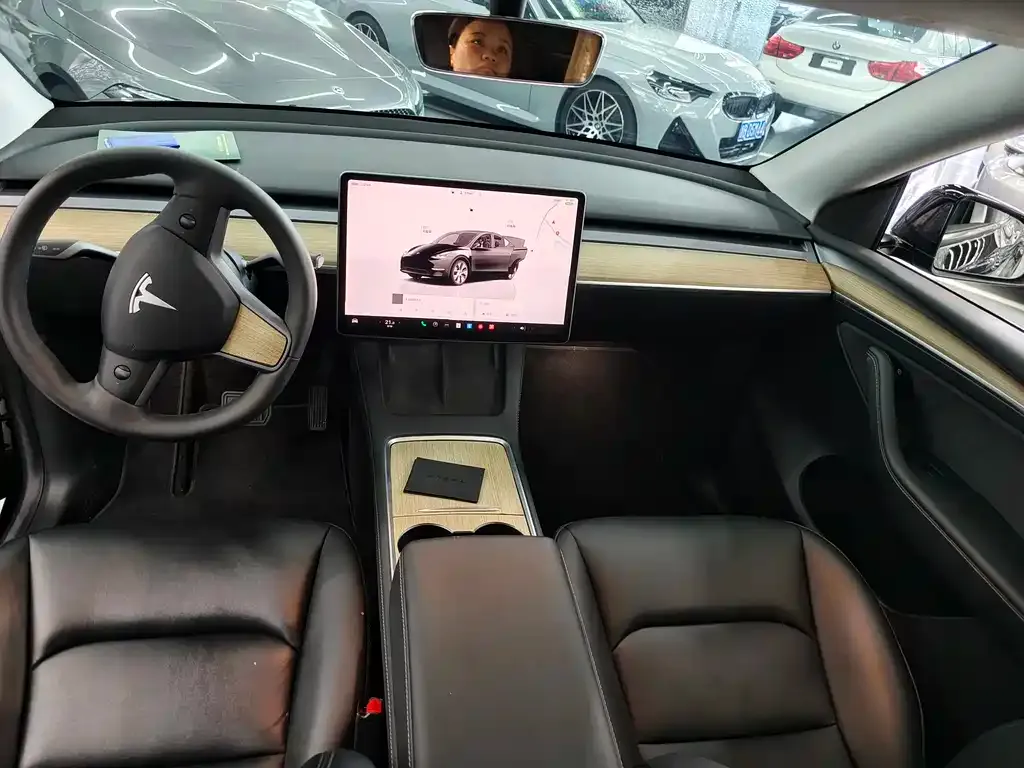 Tesla Model Y — фото 5