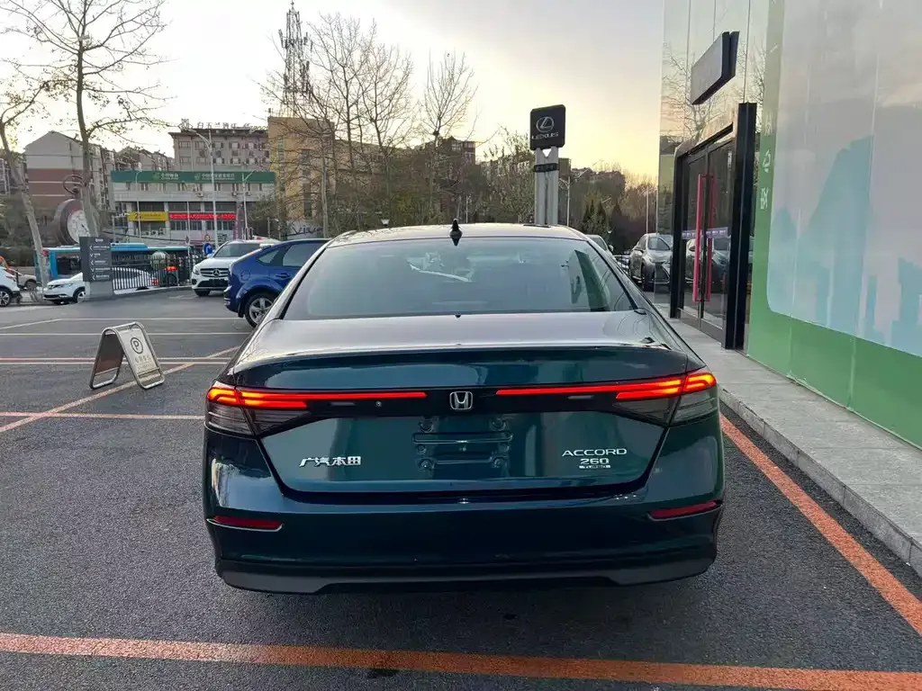 Honda Accord — фото 4
