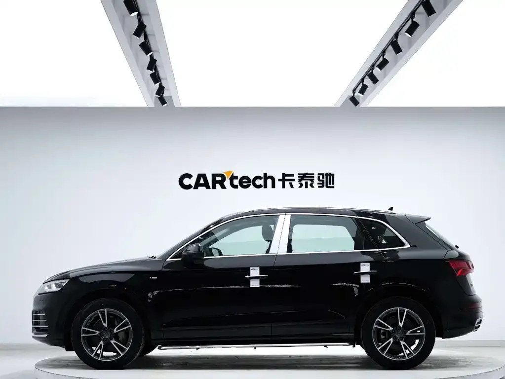 Audi Q5L 2021 из CN, фото 2