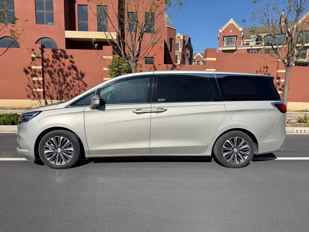 Buick GL8 2022 из CN, фото 3