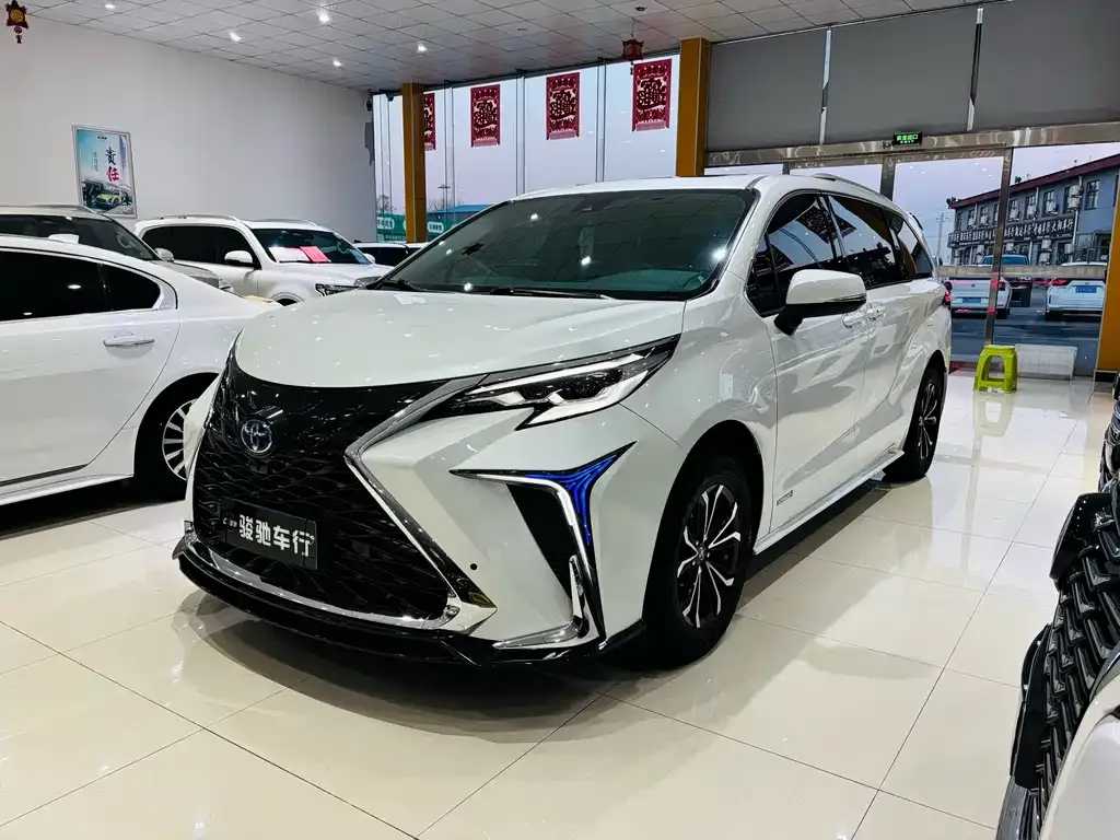 Toyota Sienna 2023 из CN, фото 1