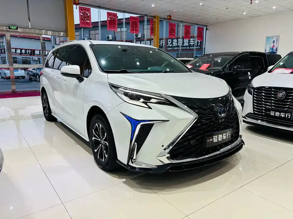 Toyota Sienna 2023 из CN, фото 3