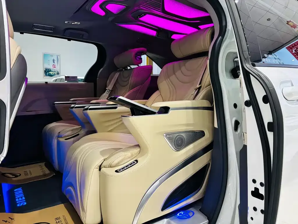 Toyota Sienna 2023 из CN, фото 6